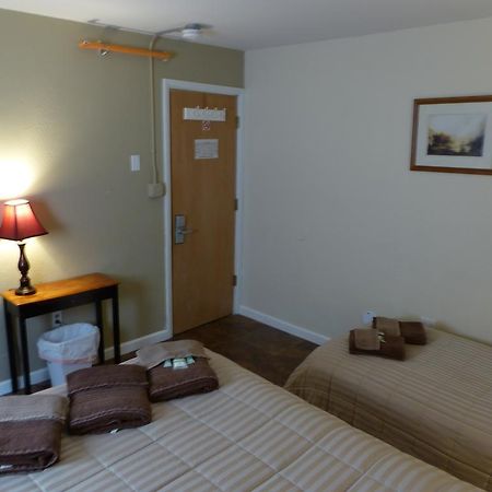 Bent Prop Inn & Hostel Of Alaska - Downtown Anchorage Ngoại thất bức ảnh