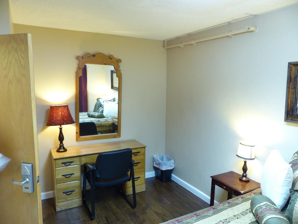 Bent Prop Inn & Hostel Of Alaska - Downtown Anchorage Ngoại thất bức ảnh