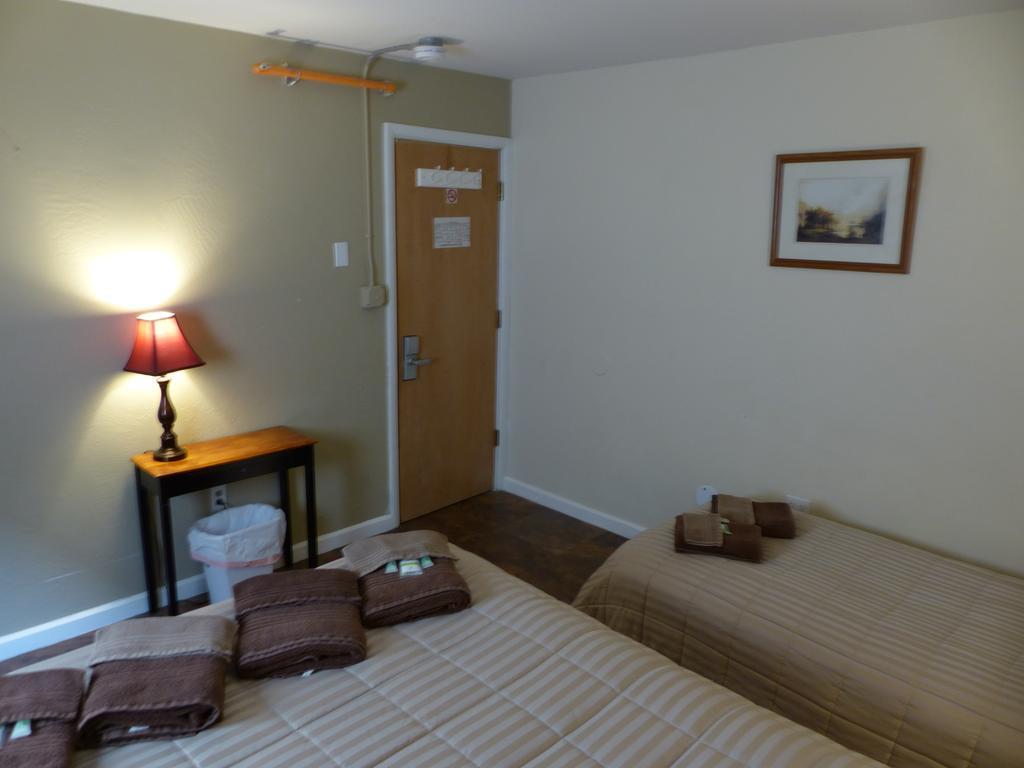 Bent Prop Inn & Hostel Of Alaska - Downtown Anchorage Ngoại thất bức ảnh