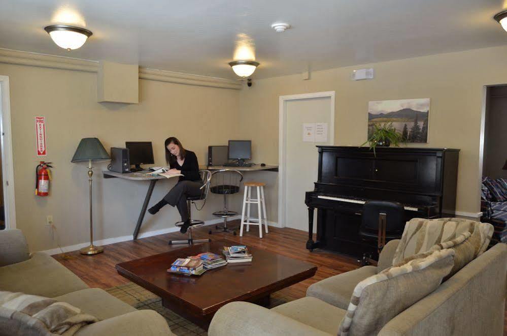 Bent Prop Inn & Hostel Of Alaska - Downtown Anchorage Ngoại thất bức ảnh
