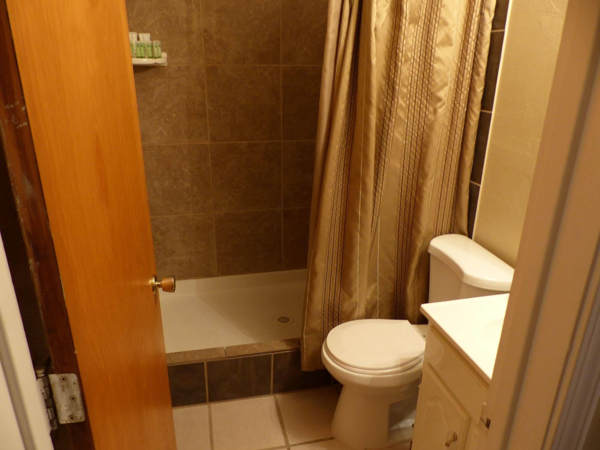 Bent Prop Inn & Hostel Of Alaska - Downtown Anchorage Ngoại thất bức ảnh